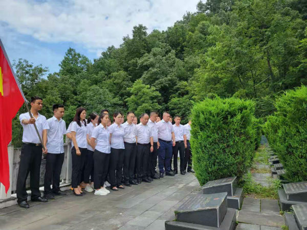 陜煤建設漢中分公司赴川陜革命根據(jù)地鎮(zhèn)巴紅色文化教育基地開展紅色教育活動