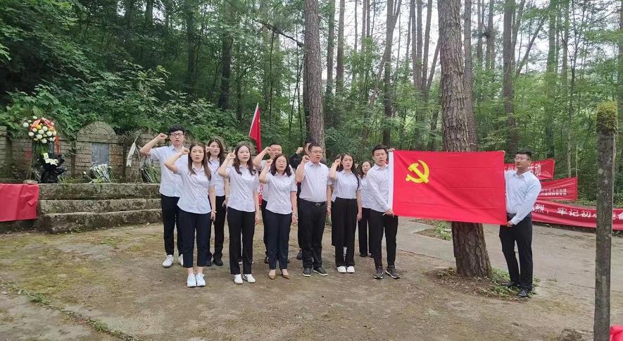 陜煤建設(shè)綠宇公司： 走進文家烈士陵園 重溫入黨誓詞