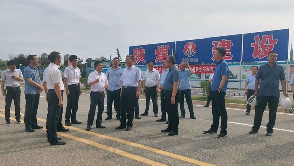渭南市代市長(zhǎng)陳曉勇一行深入南京金龍純電動(dòng)商用車(chē)建設(shè)項(xiàng)目視察工作