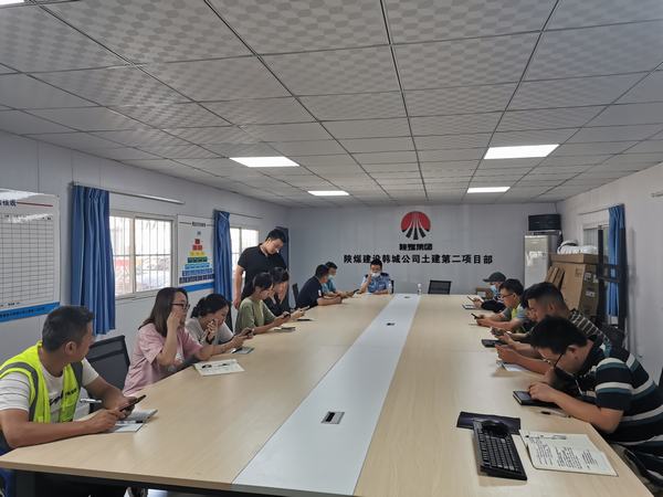 陜煤建設(shè)韓城分公司土建二項(xiàng)目部開展“警企攜手，全民反詐”宣傳活動(dòng)