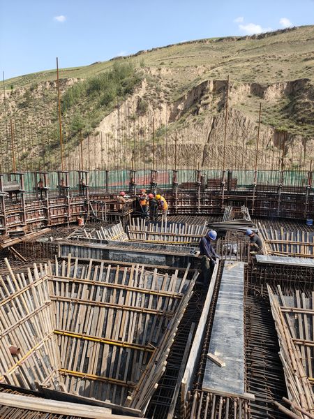 陜煤建設(shè)天工公司安裝三部提速精煤倉工程施工效果顯著