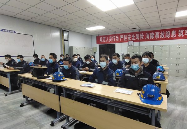 陜煤建設(shè)洗選煤運(yùn)營(yíng)公司紅柳林洗煤廠項(xiàng)目部：強(qiáng)素質(zhì)+保安全+促發(fā)展=“煤黑人”的標(biāo)準(zhǔn)