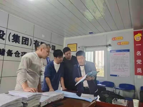 西安市臨潼區(qū)城建檔案館館長(zhǎng)羅云峰深入中儲(chǔ)糧項(xiàng)目檢查指導(dǎo)工作