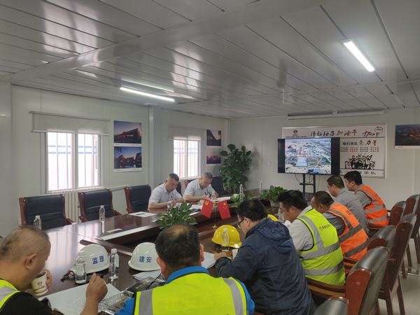 陜煤建設(shè)銅煤公司第十六項目部承建的榆林化學(xué)廠前區(qū)培訓(xùn)中心工程順利通過主體結(jié)構(gòu)驗收