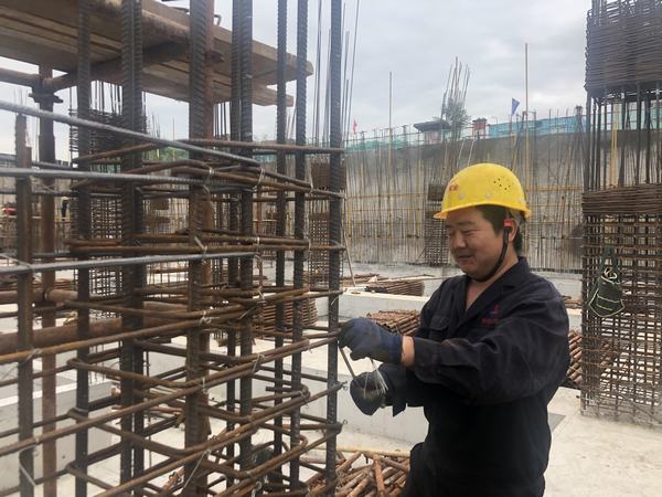 按下快門，定格建設(shè)施工一線最美身影
