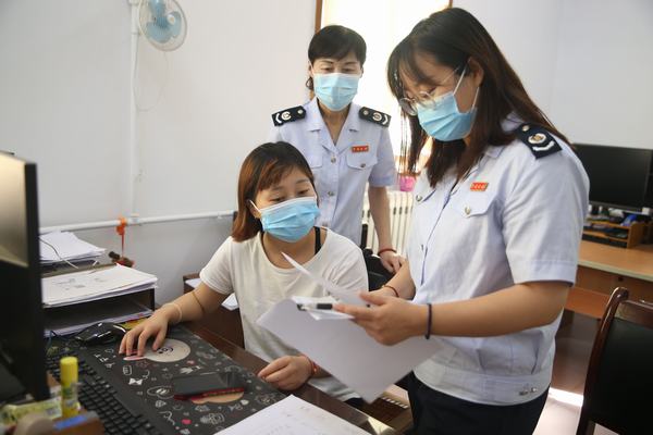 銅川市王益區(qū)稅務(wù)分局相關(guān)人員深入陜煤建設(shè)銅煤公司進行業(yè)務(wù)調(diào)研指導(dǎo)