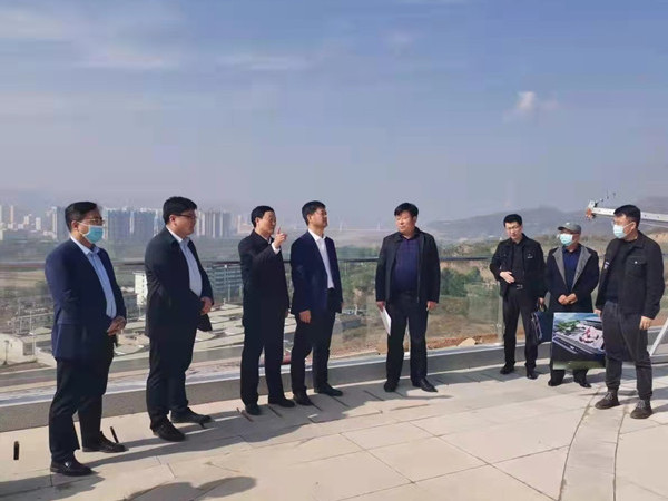 咸陽市副市長李忠平一行蒞臨銀西高鐵東站前廣場項目指導(dǎo)工作