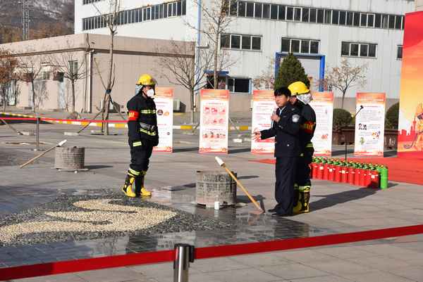 陜煤建設(shè)煤礦運(yùn)營服務(wù)分公司：消防“實戰(zhàn)”演練 增強(qiáng)應(yīng)急能力