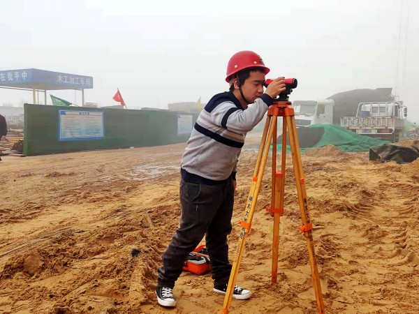 在建設(shè)工地書寫奮斗青春的“90后”