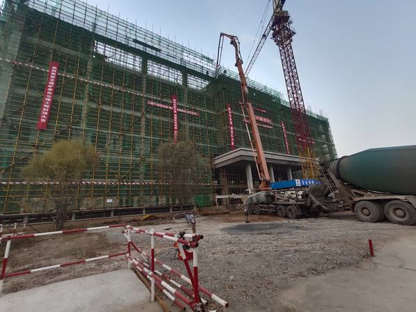 陜煤建設(shè)韓城分公司承建的王峰礦井辦公樓工程主體順利封頂