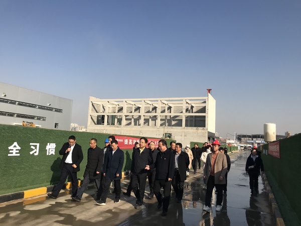 陜西省政協(xié)副主席楊冠軍一行深入陜煤建設(shè)天工公司承建的3萬(wàn)噸/年礦用高分子材料示范項(xiàng)目調(diào)研指導(dǎo)工作