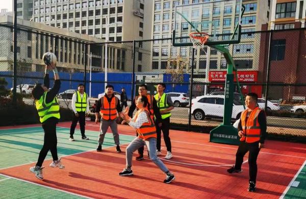 陜煤建設(shè)銅煤公司基層項(xiàng)目部組織開展籃球友誼賽豐富職工文化生活