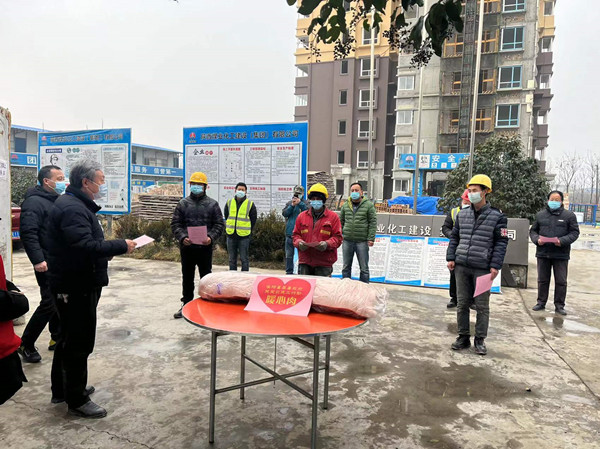 涇陽(yáng)縣縣委、縣政府一行慰問(wèn)涇陽(yáng)縣西城保障房小區(qū)項(xiàng)目一線員工