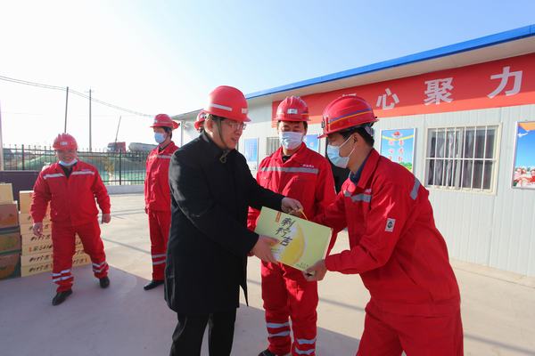 彬長礦業(yè)公司領(lǐng)導(dǎo)蒞臨陜煤建設(shè)礦建二公司第三項(xiàng)目部檢查慰問