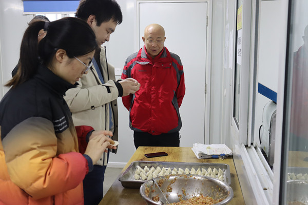 陜煤建設(shè)咸陽(yáng)分公司：工地溫暖過(guò)小年