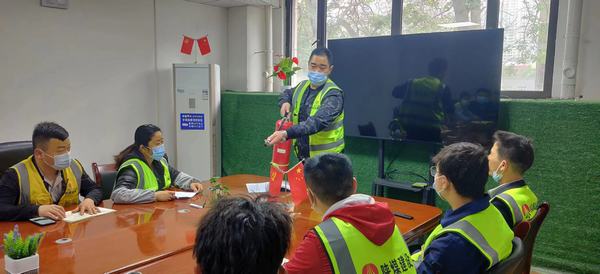 陜煤建設(shè)銅煤公司基層項(xiàng)目部開(kāi)展消防應(yīng)急演練，筑起安全防火墻