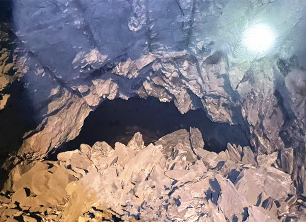 陜煤建設(shè)礦建三公司鏡鐵山樺樹(shù)溝礦中西區(qū)四標(biāo)段2760-2640m水平巷道順利實(shí)現(xiàn)貫通