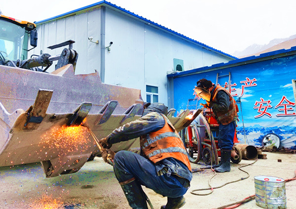 陜煤建設(shè)礦建三公司天山項(xiàng)目1號(hào)豎井掘進(jìn)進(jìn)尺再創(chuàng)新高
