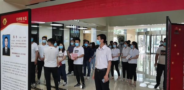 走近勞模工匠，感悟勞動(dòng)光榮