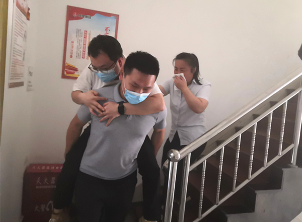 陜煤建設(shè)礦建三公司機關(guān)開展消防逃生演練活動