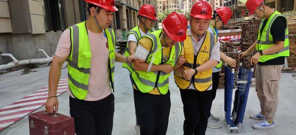 陜煤建設(shè)銅煤公司第十五項目部開展“防風(fēng)險、除隱患、遏事故”為主題的特種設(shè)備事故應(yīng)急救援演練活動