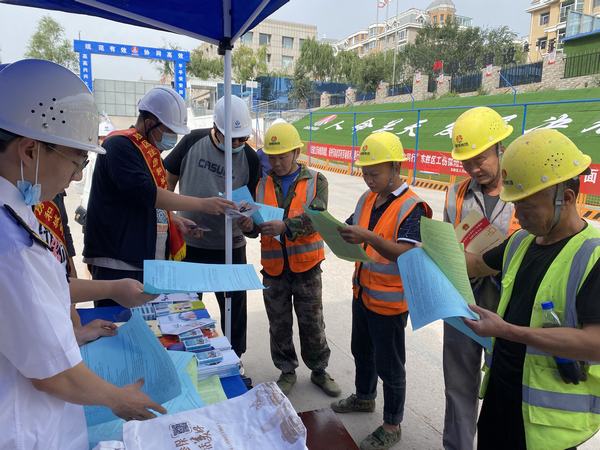 陜煤建設(shè)銅煤公司：第五項(xiàng)目部開展“安全沒有旁觀者 你我都是踐行人”普法宣傳活動(dòng)