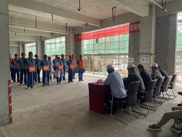 陜煤建設(shè)渭南分公司第一項(xiàng)目部物體打擊應(yīng)急演練在啟航A、B座項(xiàng)目工地展開