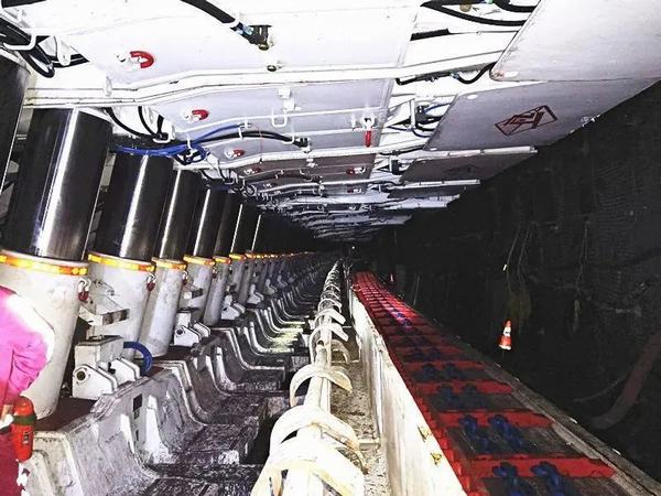 陜煤建設(shè)煤礦運營服務(wù)分公司：巴拉素項目部2101工作面安裝會戰(zhàn)正酣