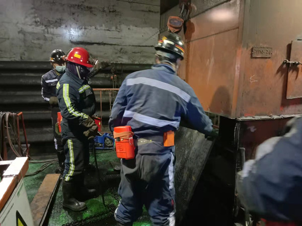 陜煤建設(shè)機(jī)電安裝公司：喜度良宵辭舊歲，元旦工程檢修忙