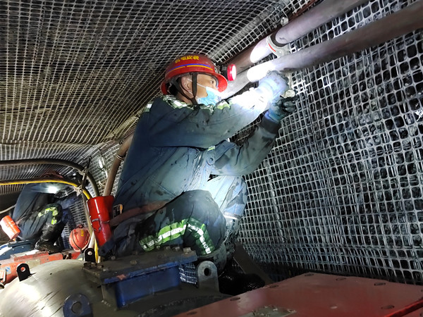 為堅守崗位的機電安裝人點贊！