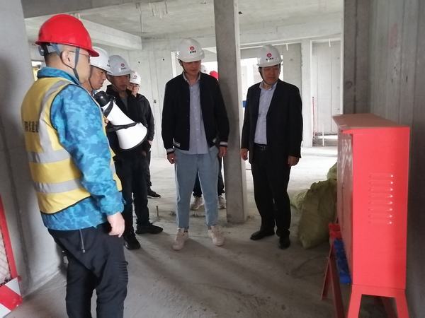 陜煤建設(shè)銅煤公司組織一線管理人員赴中建、陜建施工項(xiàng)目現(xiàn)場(chǎng)開(kāi)展觀摩學(xué)習(xí)活動(dòng)