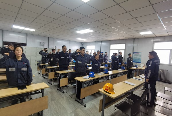 陜煤建設(shè)洗選煤運營公司紅柳林洗煤廠項目部： 立足當“夏”  提升機電管理再“加碼”