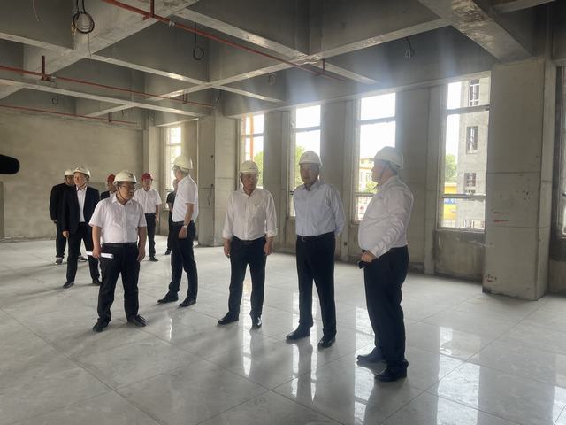 陜西陜煤韓城礦業(yè)有限公司黨委書記、董事長張維新蒞臨陜煤建設(shè)韓城分公司下峪口煤礦調(diào)度指揮綜合辦公樓工程檢查指導(dǎo)工作