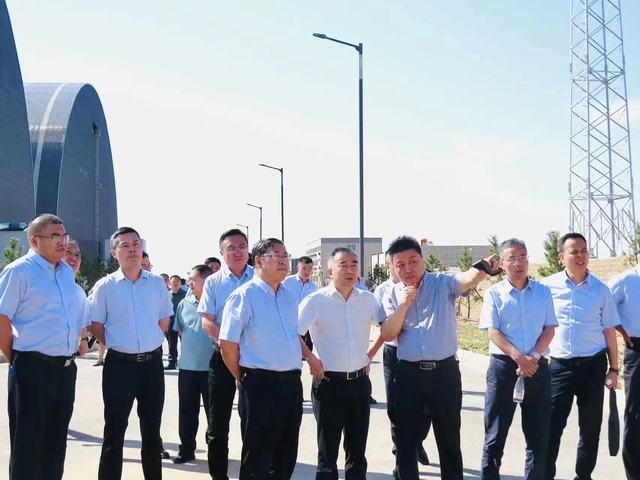 運(yùn)銷集團(tuán)董事長楊科生深入榆陽煤炭物流園區(qū)項(xiàng)目工程檢查指導(dǎo)工作