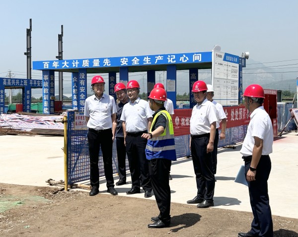 陜西建材科技集團(tuán)董事長張超暉深入陜煤建設(shè)項(xiàng)目工地檢查指導(dǎo)工作