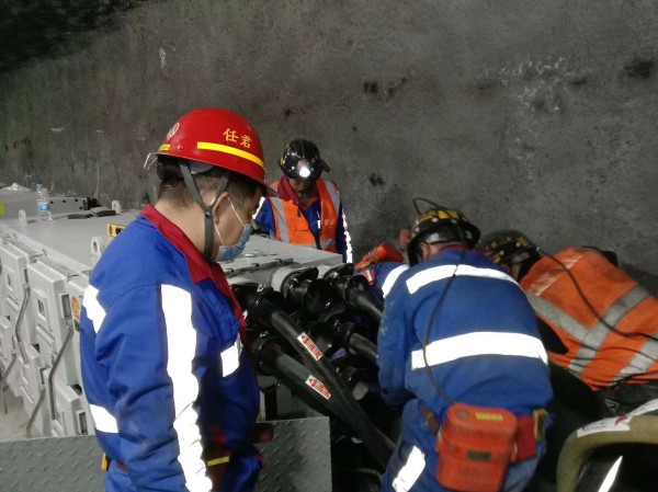 陜煤建設(shè)機(jī)電安裝公司：迎“峰”而上，“暑”你最美