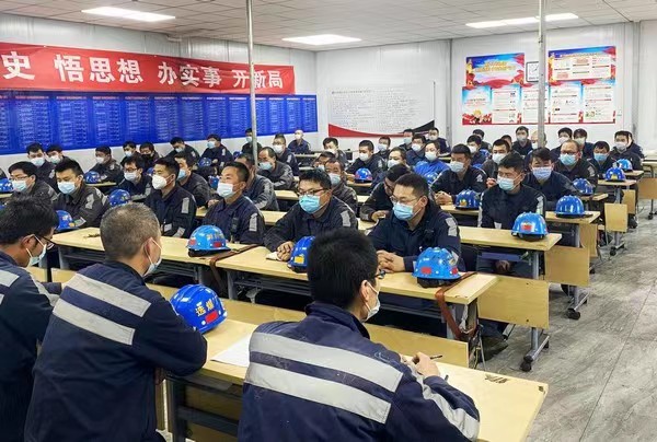 陜煤建設(shè)洗選煤運(yùn)營(yíng)公司紅柳林洗煤廠(chǎng)項(xiàng)目部： 迎戰(zhàn)“三伏天”  我們有“涼策”