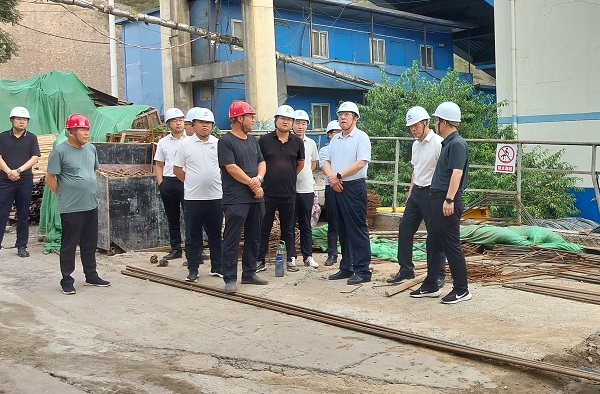 彬長(zhǎng)集團(tuán)黨委書記、董事長(zhǎng)白永明一行深入陜煤建設(shè)渭南分公司第三項(xiàng)目部檢查指導(dǎo)