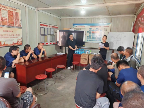 陜煤建設(shè)機(jī)電安裝公司神府項(xiàng)目部：“雙節(jié)”保安全趕進(jìn)度