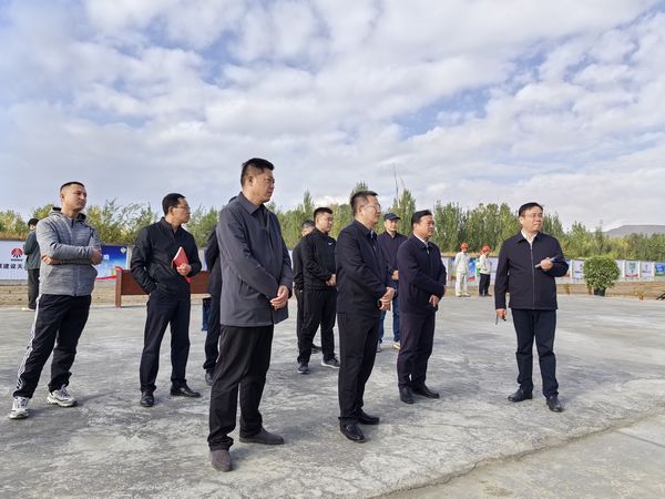 伊寧市委副書記黃偉蒞臨陜煤建設(shè)天工公司承建的伊寧儲(chǔ)煤中心基地建設(shè)項(xiàng)目檢查指導(dǎo)工作