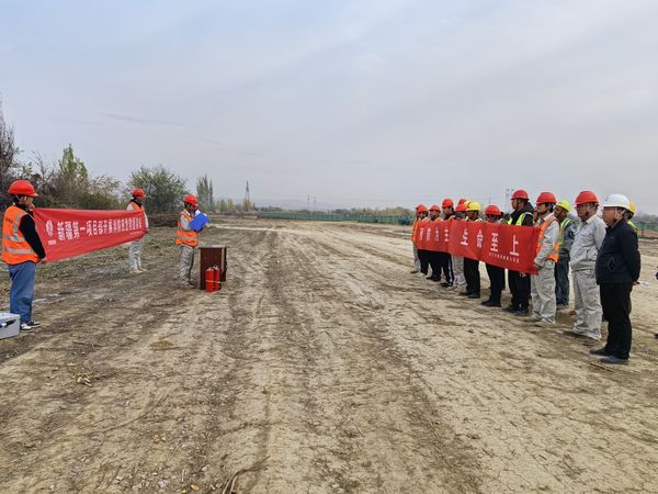 陜煤建設(shè)天工公司新疆第一項(xiàng)目部開展消防演練