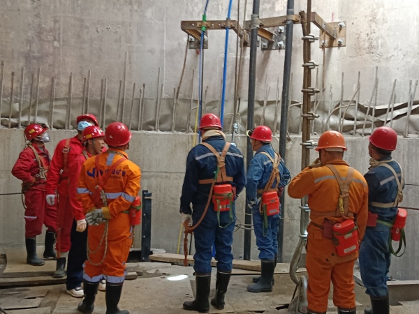 陜煤建設(shè)礦建三公司崔木二號(hào)副立井井筒裝備工程順利通過驗(yàn)收