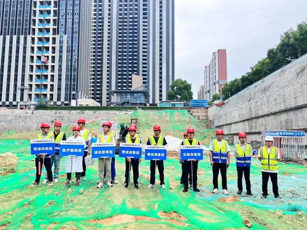 陜煤建設渭南分公司第十一項目部以練為戰(zhàn)扎實開展高處墜落應急救援演練