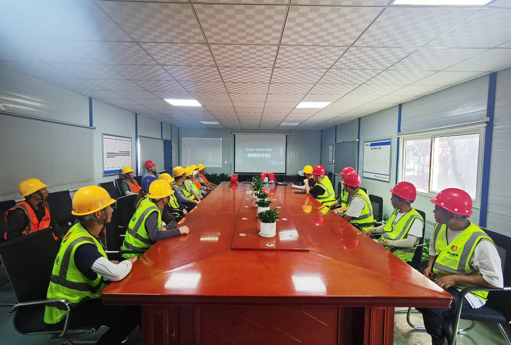 陜煤建設(shè)天工公司土建第二十項(xiàng)目部：學(xué)安全、行安全、練安全