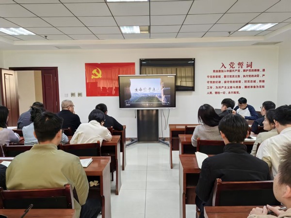 陜煤建設(shè)煤礦運(yùn)營(yíng)服務(wù)分公司：強(qiáng)化理論武裝 筑牢安全發(fā)展根基