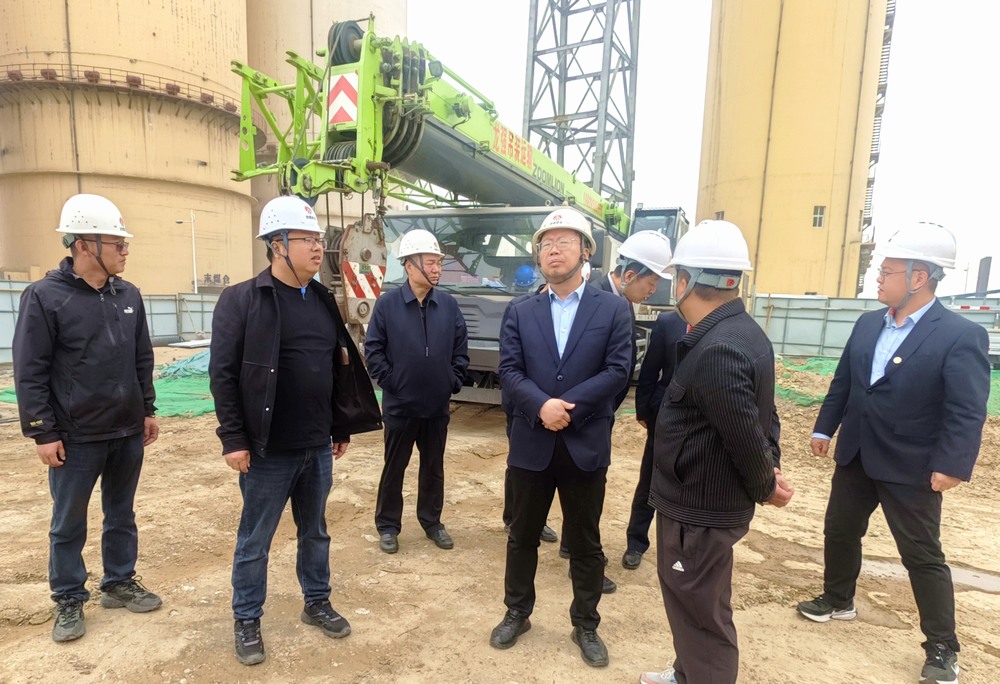 陜西陜煤榆北煤業(yè)有限公司黨委委員、副總經(jīng)理黃永安一行深入天工公司基層項目檢查指導(dǎo)