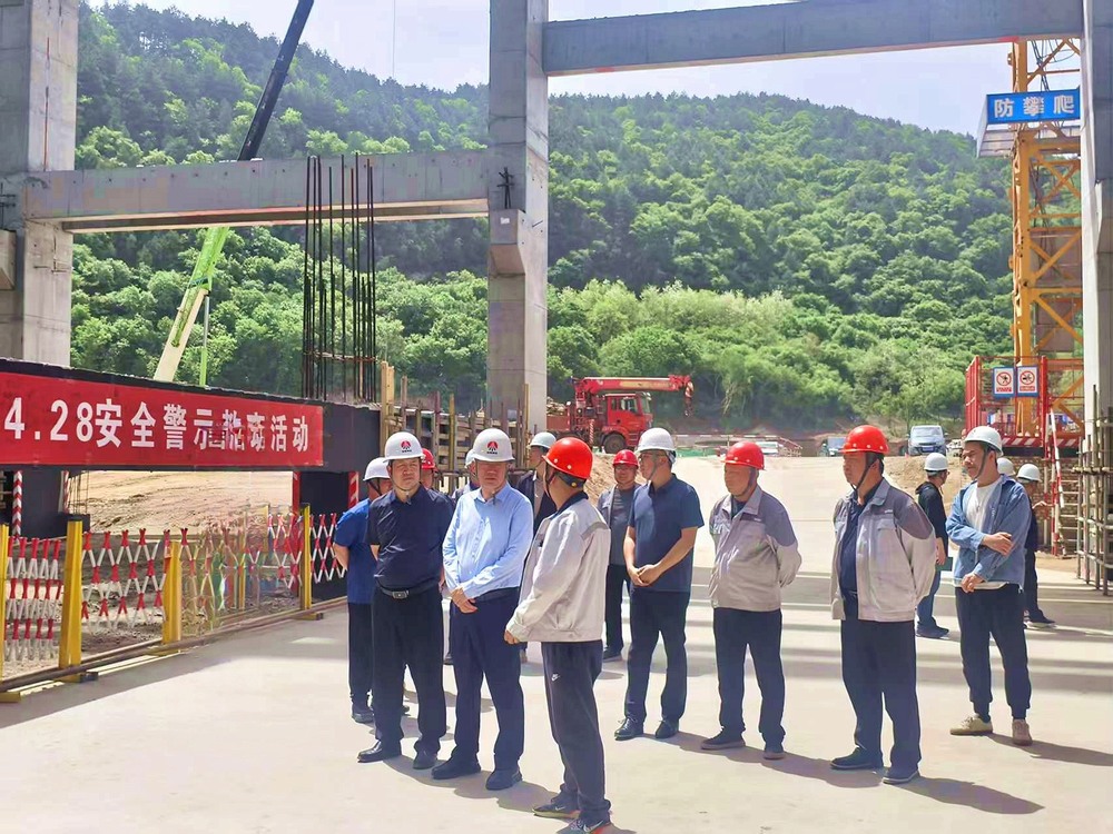 劉保江深入天工公司基層開展重點進(jìn)度監(jiān)管項目生產(chǎn)督導(dǎo)檢查