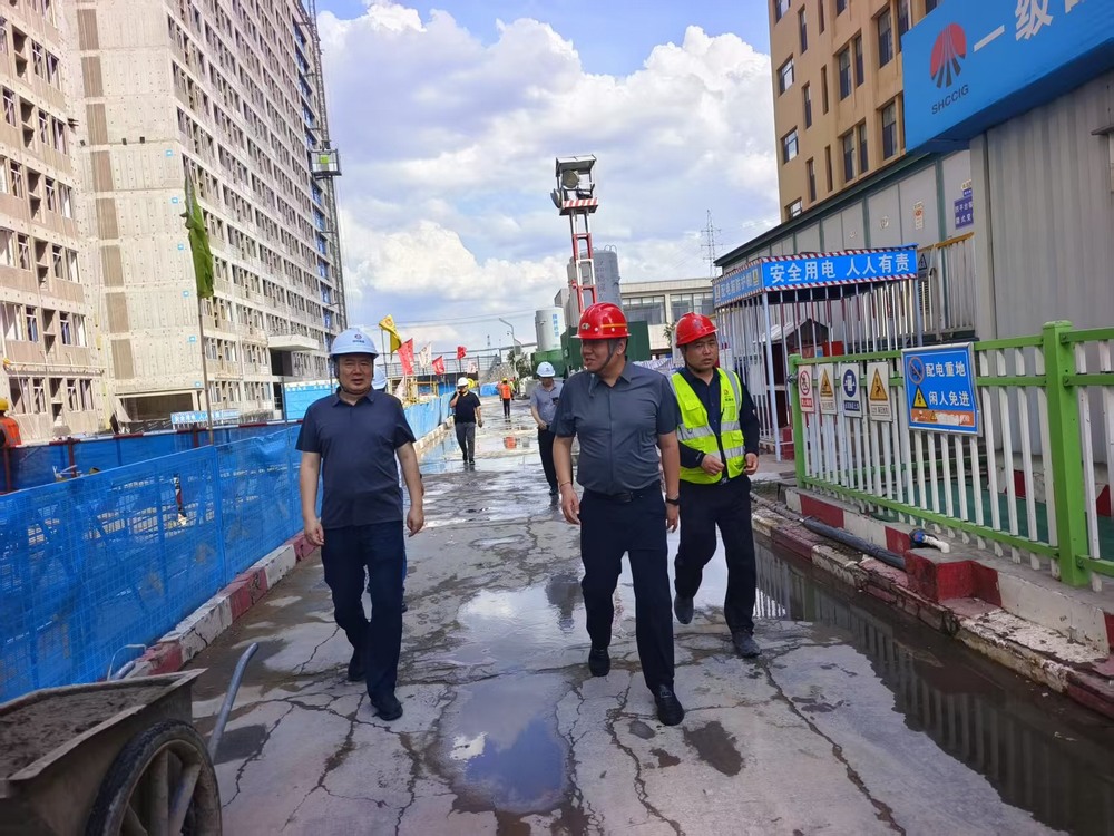 陜西省建設(shè)工程質(zhì)量安全監(jiān)督總站站長(zhǎng)鄭海平一行蒞臨檸條塔煤礦新建3#、4#員工公寓樓項(xiàng)目檢查指導(dǎo)工作