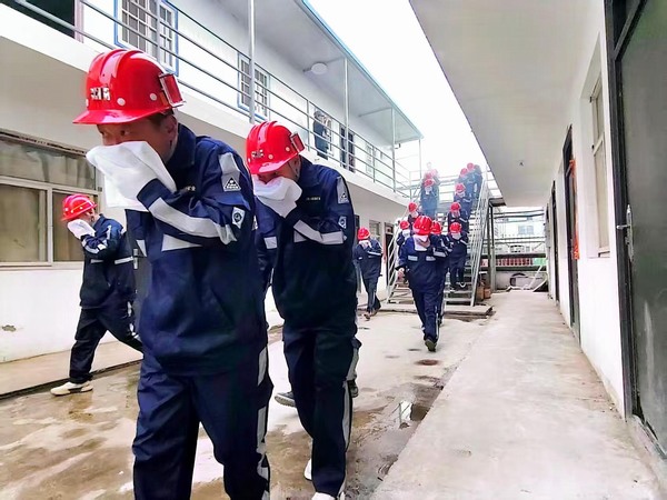 陜煤建設(shè)煤礦運營服務(wù)分公司：實戰(zhàn)化消防演練 筑牢安全屏障