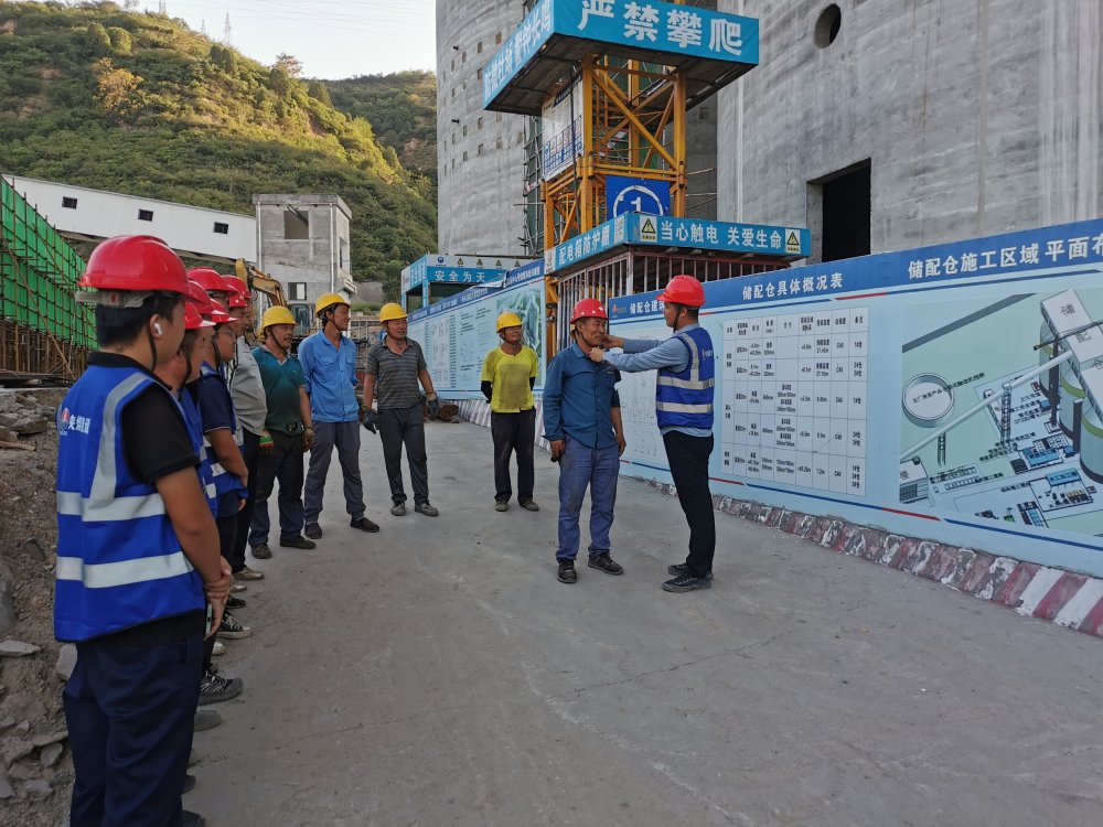 陜煤建設(shè)韓城分公司土建十一項(xiàng)目部：每日一聚話安全，工地防線牢又堅(jiān)